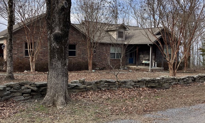 Bee Branch House | Cozy lake view 2-bedroom house with WiFi, AC in lovely Bee Branch
