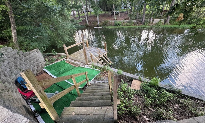 Leesville Apartment | Cozy Lakefront 2-Bedroom First-Floor Retreat