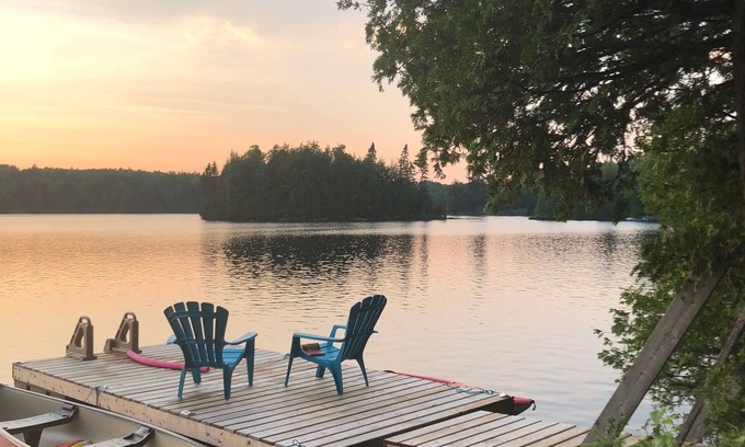 Harcourt Cottage | Cozy Lakefront Cottage - Algonquin Park and Haliburton Area