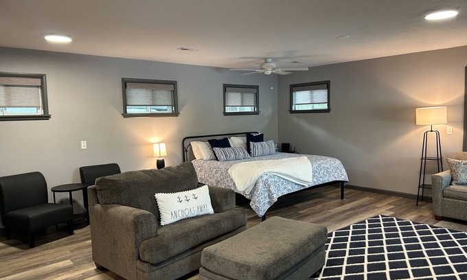 Osage Beach House | Cozy Lakefront Private Retreat - Near Shorty Pants Lounge