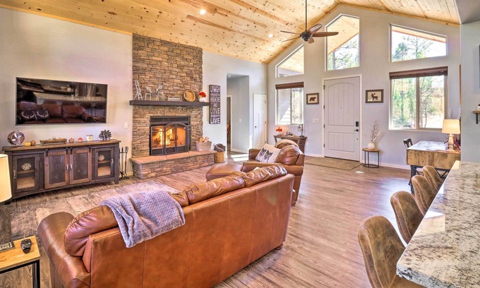 Lakeside Cottage | Cozy Lakeside Cabin w/Hammock, Deck & Grill!