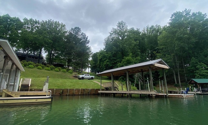 Penhook Cabin | Cozy lakeside house with views of both the mountains and lake
