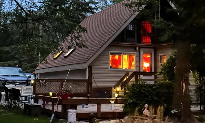 Beaconia Cottage | Cozy Lakeview Cottage in Island Beach