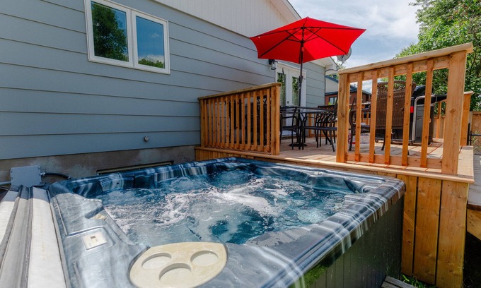 Cornwall Cottage | Cozy Lakeview Home with Water Access