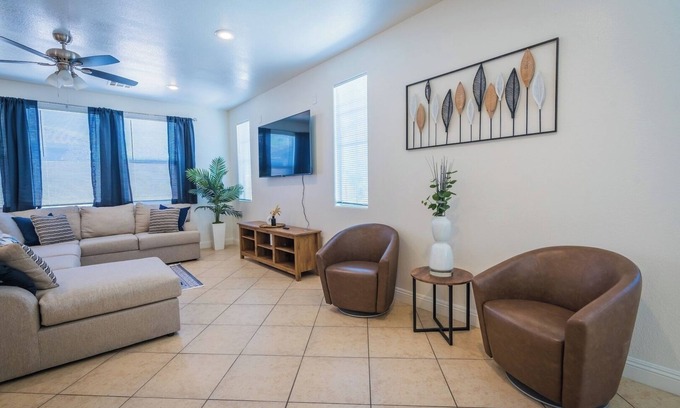 North Las Vegas House | Cozy Las Vegas home! Family friendly! Sleeps 8