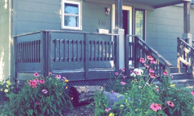 Spirit Lake Cottage | Cozy little home is a quiet neighborhood.