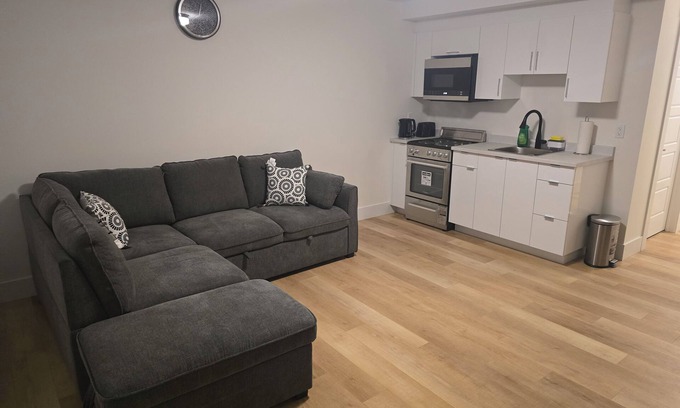 Riverview Apartment | Cozy living room and bedroom apartment in tranquil Riverview with WiFi