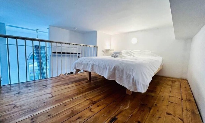 Florentin Apartment | Cozy Loft+Balcony In Florentin, Levinsky Market