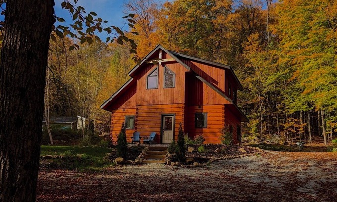 Faraday Cabin | Cozy Log Cabin w/Lake Access. Pet Friendly