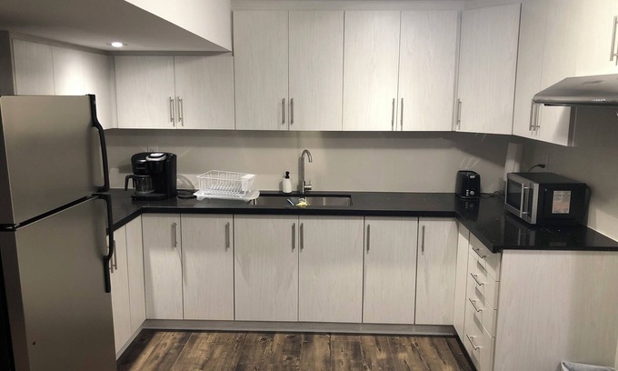 Brampton Apartment | Cozy Luxurious apartment in upscale Brampton neighbourhood. Family friendly.