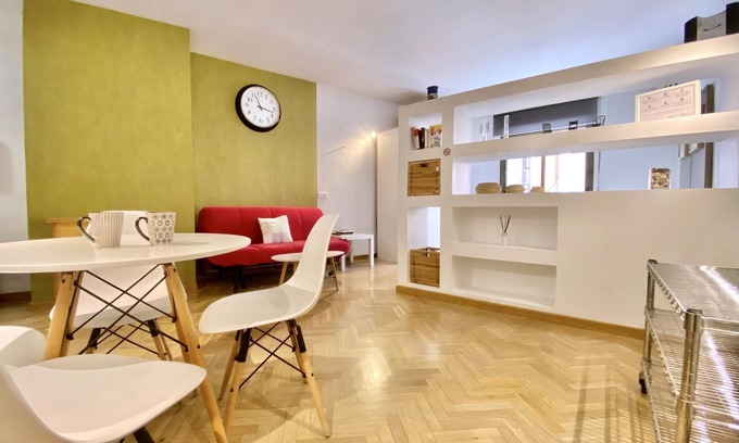 Justicia Apartment | Cozy Malasaña - Studio with balcony in the center, AC