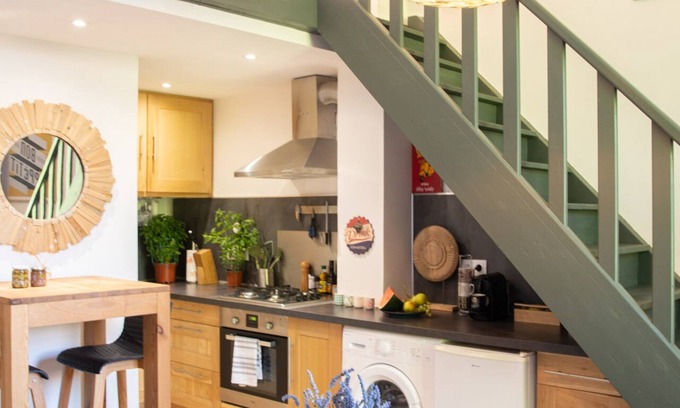 Arles City Centre Apartment | Cozy mezzanine in historic building, comfort assured