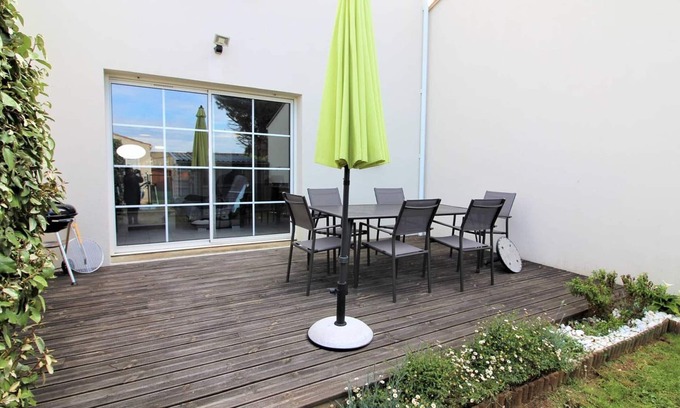 La Cotiniere House | Cozy Modern House Near Cotinière Harbor, Sleeps 4, Private Garden & Close to Sandy Beaches