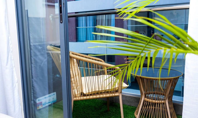 Thompson Estate Apartment | Cozy Modern 1-BR Apt w/Balcony