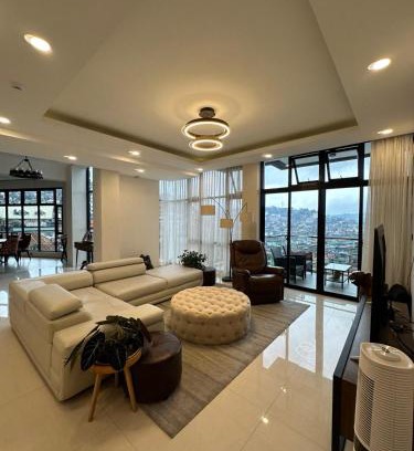 Baguio House | Cozy Modern 3BR Penthouse near Burnham with AC Wifi Netflix