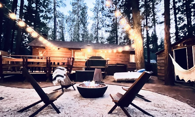 Big Bear Lake Cabin | Cozy Modern Cabin Oktoberfest Couples & Family Escape 1mi to Lake Spa Firepit