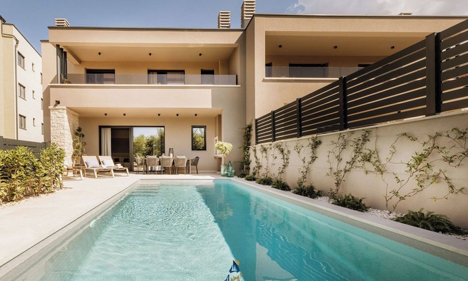 Tar-Vabriga Villa | Cozy Modern Villa Getaway for 6, with Saltwater Pool, Close to Beaches
