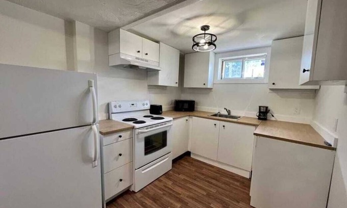 Moncton House | Cozy Moncton Basement suite around the corner from the Hospital