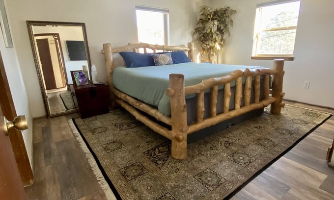 Kittredge House | Cozy Mountain Home Close To Hiking, Ski &Red Rocks