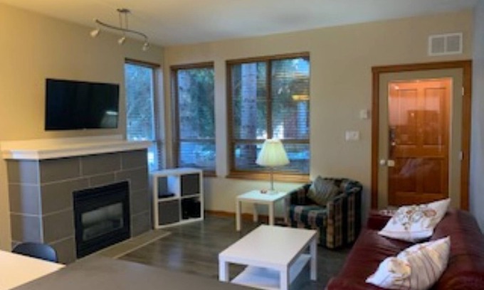 Whistler Cay Estates House | Cozy Mountain retreat, newly renovated, king sized bed, quiet and cozy