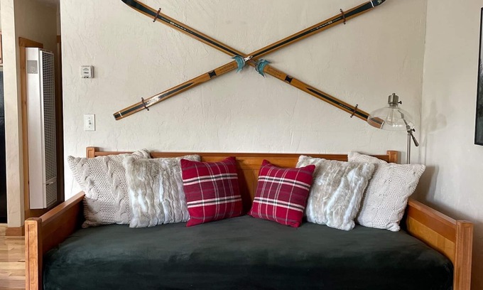 Tahoe Village Ski Chalet | Cozy mountain retreat with a view (Pet Friendly!)