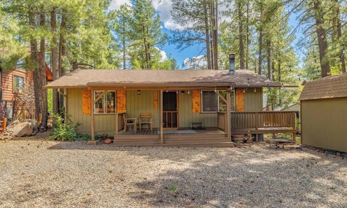 Munds Park House | Cozy Munds Park Cabin with Private Hot Tub