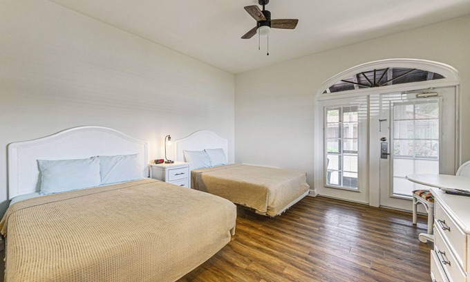 Naples Apartment | Cozy Naples Retreat w/Community Pool & Water View