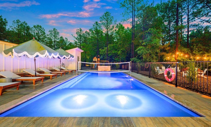 Broken Bow Cabin | Cozy Oasis I Heated Pool I Firewood Provided