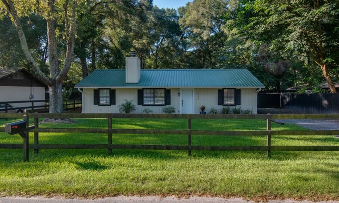 Fellowship House | Cozy Ocala Cottage - Dog Friendly - 5 miles to WEC