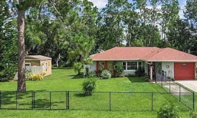 Sebring House | Cozy on the Canal. Minutes away to many great fishing spots.