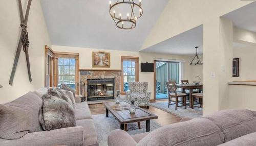 Tannersville House | Cozy Pine Haven - 5 Minutes To Camelback Beach