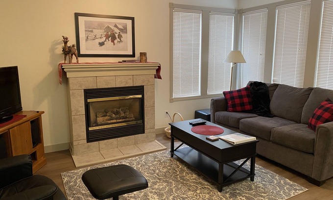 Silver Star Mountain Apartment | Cozy private suite. Backs onto ski way, close to village & private hot tub