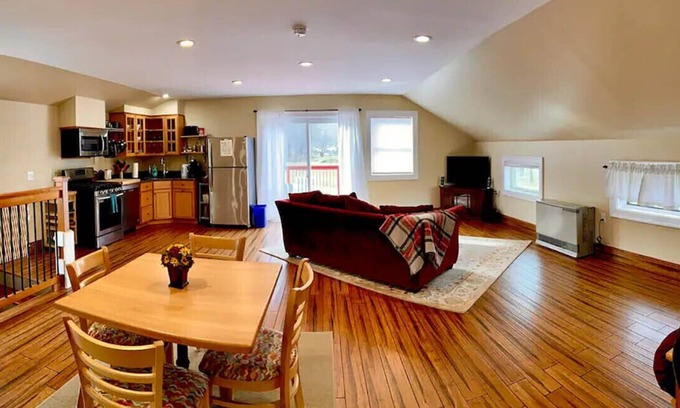 Manchester Center Apartment | Cozy private apartment with winter views of Mt Equinox
