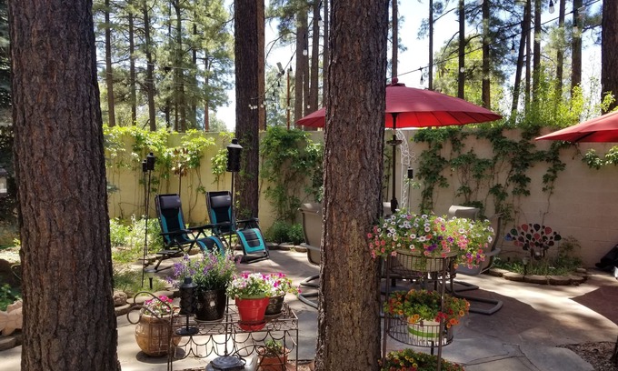 Pinetop House | Cozy private Casita in the Heart of Pinetop w/spectacular courtyard.
