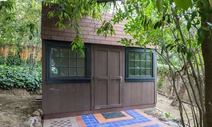 Oakmore Cottage | Cozy Private Cottage in Oakland Hills, Great Street Parking.