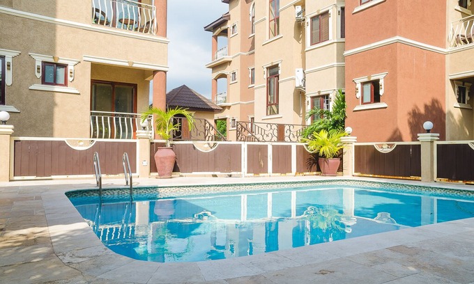Barbican Apartment | Cozy, private & elegant apartment in Kingston's best urban center - Liguanea!