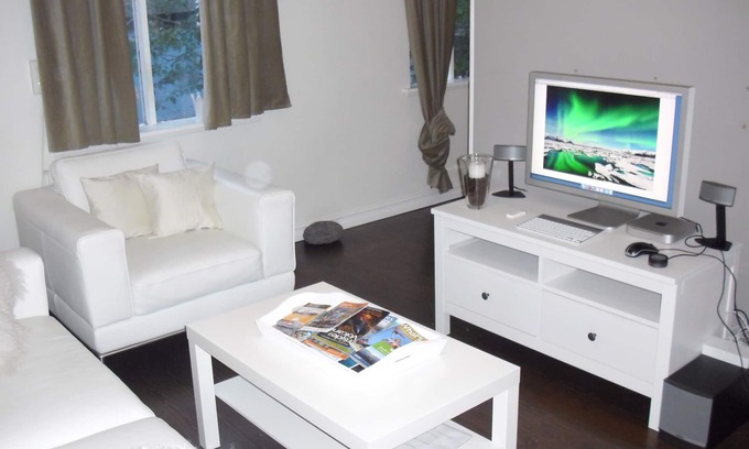 Downtown House | Cozy Private House in the hearth of city, great for family, friends or business