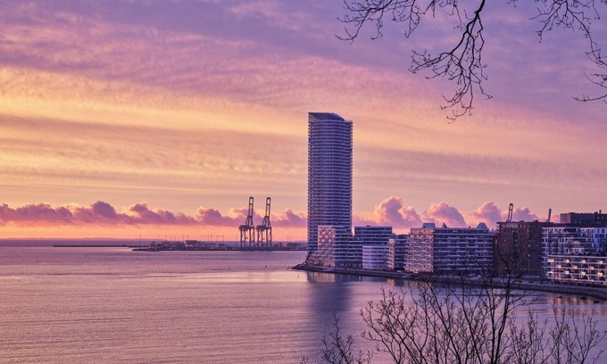Aarhus C Condo | Cozy & Private Seaview Retreat - 2 Balconies, 11th Floor, Elevator