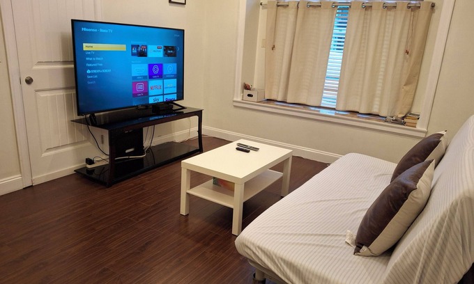 Richmond House | Cozy Private Two Bedroom, One bath Suite