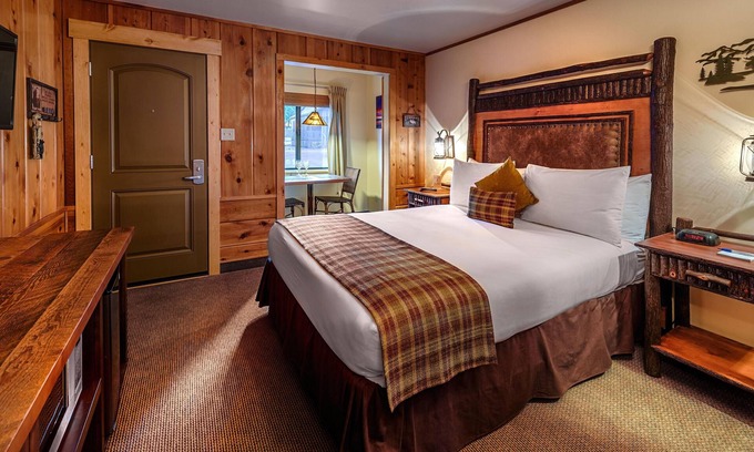 Tahoe Vista Cabin | Cozy Queen Studio Cabin with bath