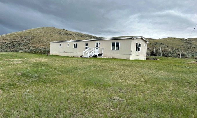 Lima House | Cozy Quiet Home on Sage Creek