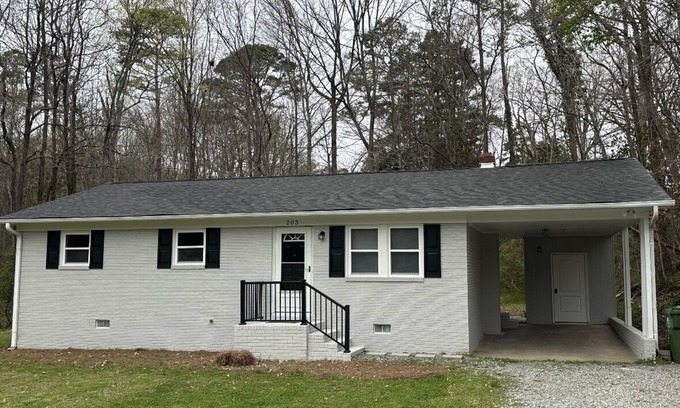 Lexington House | Cozy Retreat 203 - Private house, fully stocked for the whole family to enjoy!