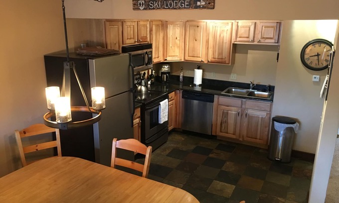 Fraser Condo | Cozy Retreat Across from the Clubhouse - 2bd/2ba Condo (Sleeps 6)