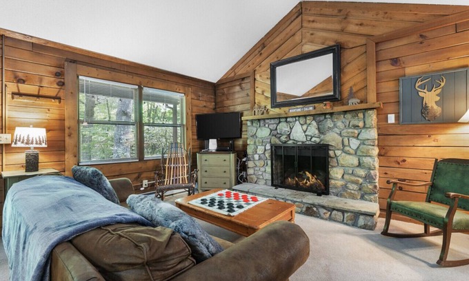 Blowing Rock Cabin | Cozy Riverside Cabin in Blue Ridge Mountains