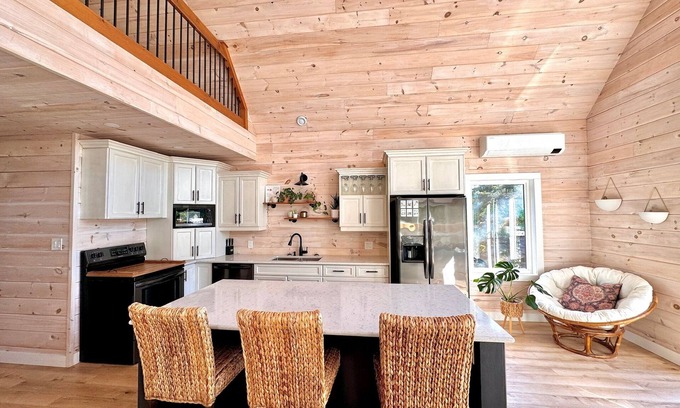 Found Mills Cottage | Cozy Riverview Cottage in Stanley Bridge - Minutes away from beaches and golf.