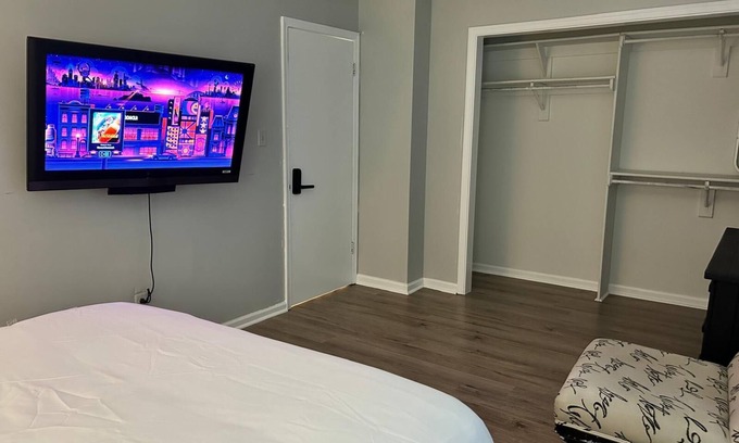 Virginia Beach House | Cozy Room Near Dam Neck Base & Beach Access