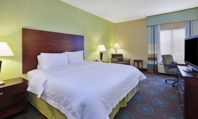 South Bend Hotel | Cozy Room w/Comfy Beds, Pool Access and Complimentary Hot Breakfast - Parking