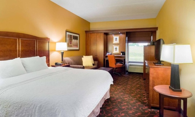 Carlisle Hotel | Cozy Room with Free Breakfast and Movies – Ideal for Army War College Visitors