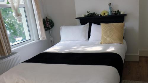 Lower Edmonton Apartment | cozy rooms or entire Townhouse in London, close to Tottenham Hotspur Stadium
