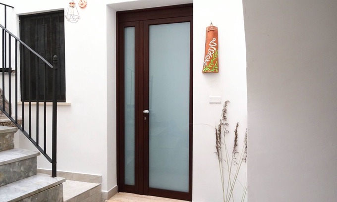 Lustra House | Cozy rooms with attention to detail and furnished in modern contemporary style